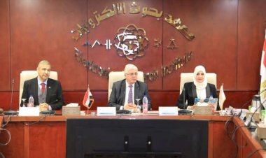 وزير التعليم العالي يترأس اجتماع مجلس إدارة معهد بحوث الإلكترونيات بتشكيله الجديد