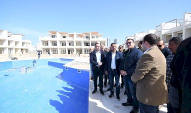 وزير الإسكان يتفقد الشاليهات والفيلات والعمارات السكنية بكومباند "مزارين" بمدينة العلمين الجديدة