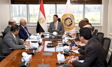 وزير الصناعة يبحث مع المدير التنفيذي لمجموعة الدول العربية في البنك الدولي سبل تعزيز التعاون