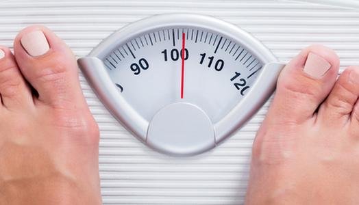 حسام موافي يحذر من فقدان الوزن رغم تناول الطعام: القلق والغدة الدرقية السبب.. فيديو