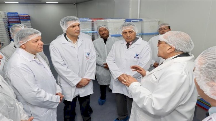 وزير الصناعة ومحافظ القليوبية يتفقدان 5 مصانع متخصصة في الصناعات الدوائية بالعبور